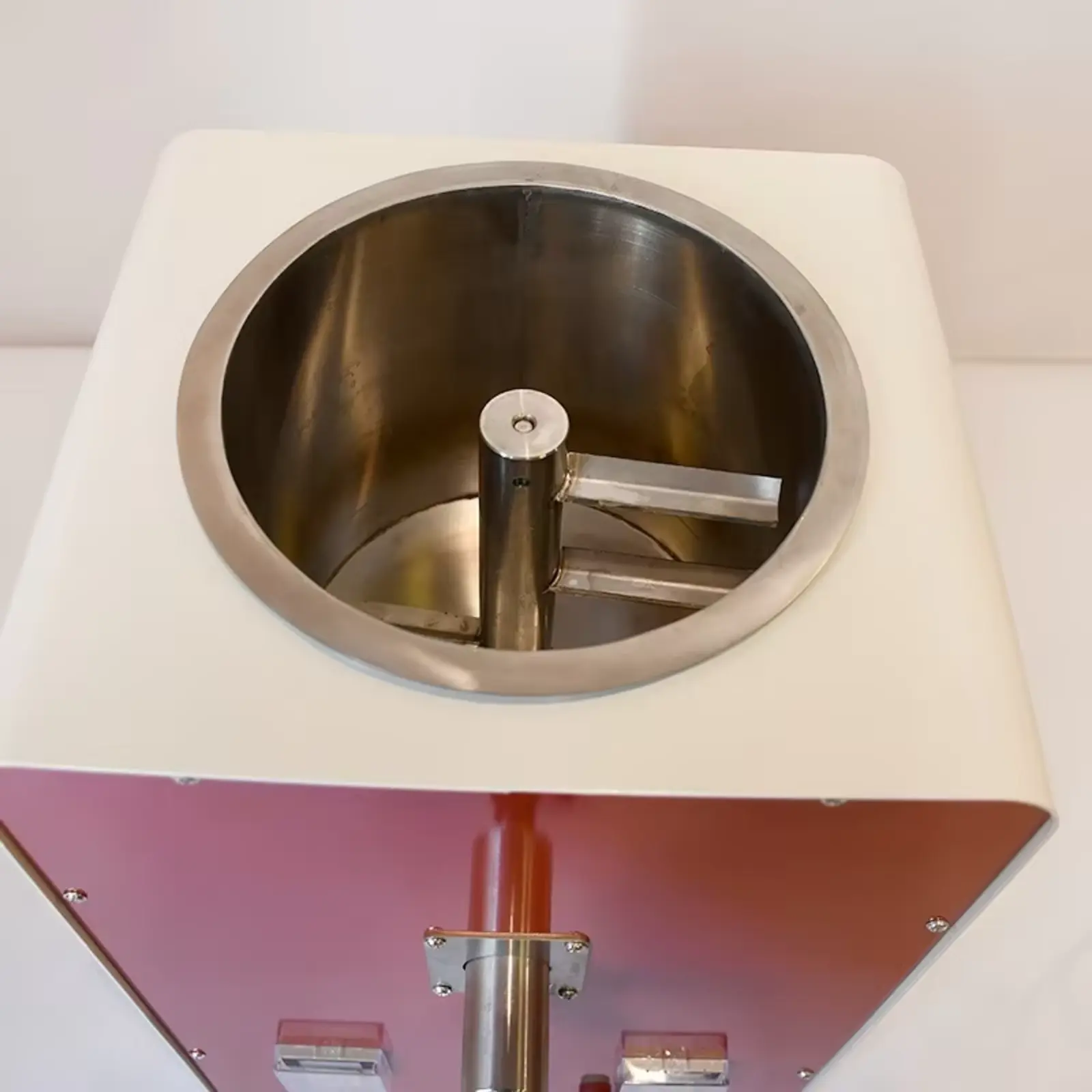 Agar-Mixer-Interior-01-1600x1600