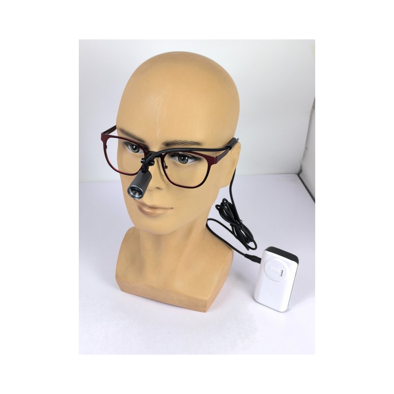 loupes-headlight-in-use-800x800
